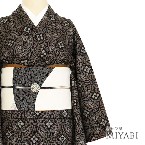 紬 リサイクル 身丈156.5cm 裄64.8cm 袷 デザイン七宝柄 ブラウン Mサイズ カジュアル お洒落 しつけ糸 正絹 広衿 Bランク