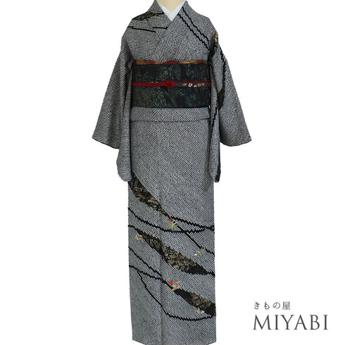 訪問着 リサイクル 身丈154.5cm 裄62.8cm 袷 総絞り 草花模様 部分刺繍 金彩加工 ゆったりサイズ ブラック Sサイズ お洒落 正絹 広衿 Sランク