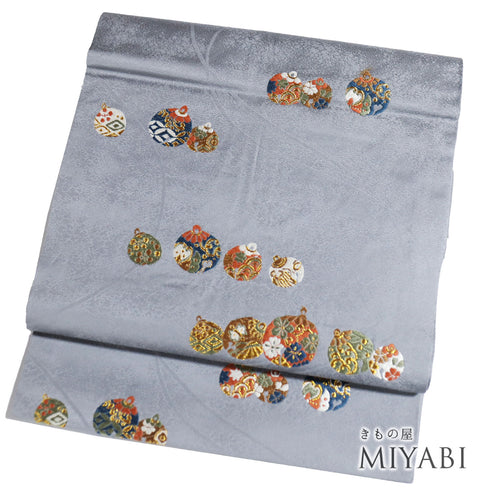 名古屋帯 リサイクル 帯丈354cm 六通 鈴柄 刺繍 地紋 グレー Sサイズ 正絹 Sランク お洒落