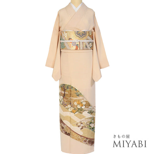 色留袖 リサイクル 身丈157.8cm 裄67.4cm 袷 波頭に四季花柄 金駒刺繍 ベージュ Mサイズ セミフォーマル 一つ紋 正絹 広衿 Aランク