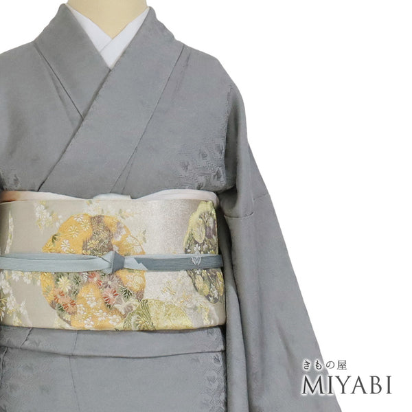 色無地 リサイクル 身丈159.5cm 裄64.8cm 袷 有栖川文様 グレー Mサイズ セミフォーマル お洒落 一つ紋 正絹 広衿 地紋あり Sランク