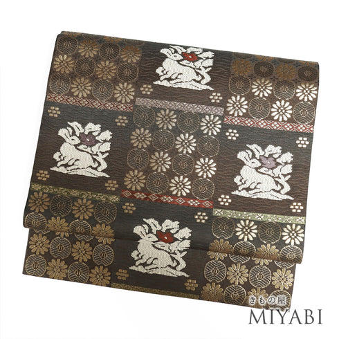 名古屋帯 リサイクル 帯丈375cm 六通 市松にうさぎ柄 ブラウン Mサイズ 正絹 Sランク お洒落