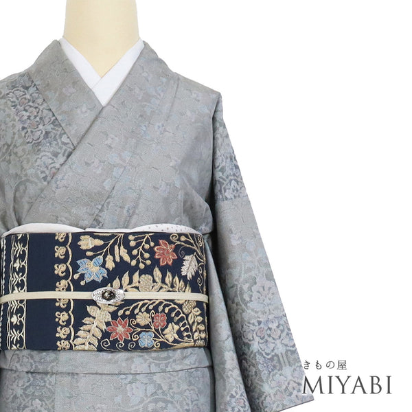 大島紬 リサイクル 身丈157.3cm 裄60.8cm 袷 有職文様 唐草柄 グレー Mサイズ カジュアル お洒落 正絹 広衿 Sランク