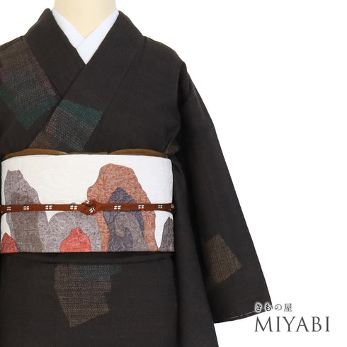 紬 リサイクル 身丈156cm 裄62.6cm 袷 色紙柄 ブラック Mサイズ カジュアル お洒落 しつけ糸 正絹 広衿 Sランク