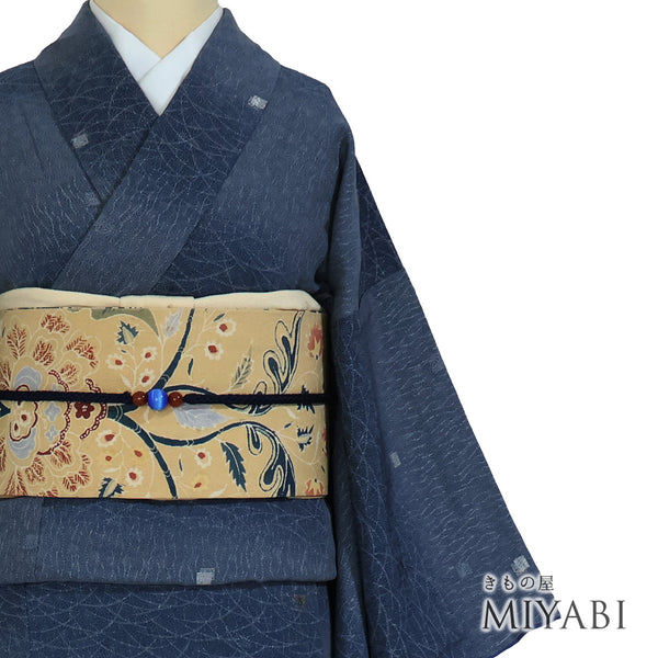 小紋 リサイクル 身丈157cm 裄63cm 袷 金銀糸 菊尽くし 芝草模様 地紋 ブルー Mサイズ お洒落 カジュアル 正絹 広衿 Sランク