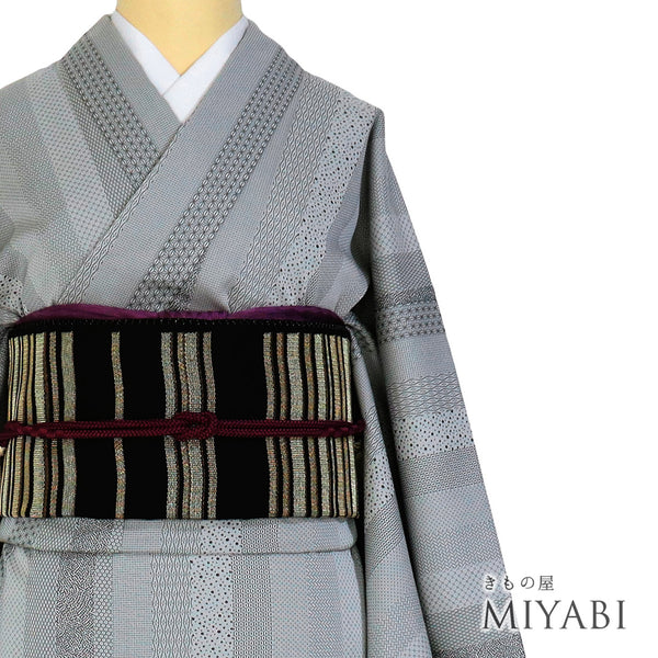 小紋 リサイクル 身丈152.3cm 裄66.4cm 袷 梅織り出し 縞柄 地紋 グレー Sサイズ お洒落 しつけ糸 正絹 広衿 Sランク