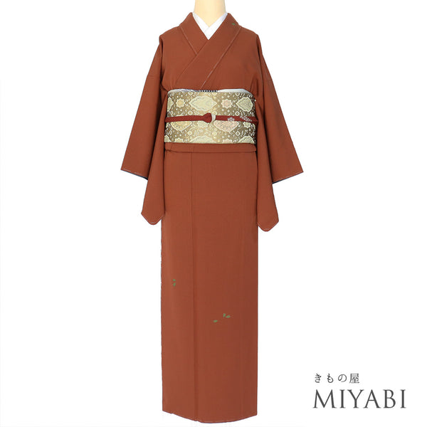 訪問着 リサイクル 身丈154.5cm 裄62.4cm 袷 花弁散らし柄 辻村寿三郎 ブラウン Sサイズ お洒落 落款 しつけ糸 正絹 広衿 Sランク