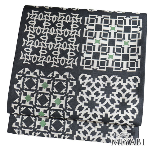 袋帯 リサイクル 帯丈444cm 六通 切り紙のような柄 スクエア グレー Mサイズ 正絹 新品・未使用品 お洒落