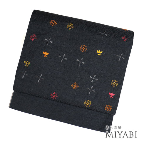 名古屋帯 リサイクル 帯丈373cm ポイント柄 地紋 花柄 ブラック Mサイズ 不明 新品・未使用品 カジュアル お洒落