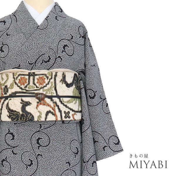 小紋 リサイクル 身丈156cm 裄63cm 袷 小花に唐草柄 ブラック Mサイズ お洒落 カジュアル 正絹 広衿 Sランク