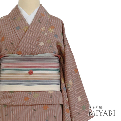 小紋 リサイクル 身丈158.8cm 裄64.4cm 袷 縞に紅葉 箔 ブラウン Mサイズ お洒落 カジュアル しつけ糸 正絹 広衿 Sランク