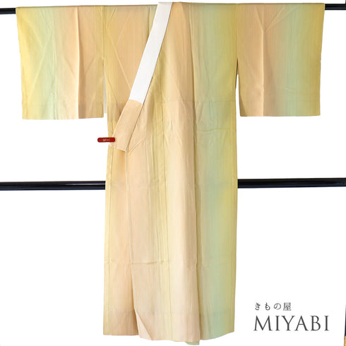 長襦袢 リサイクル 長襦袢 身丈136.3cm 裄68.4cm 袷 ゆったりサイズ 縞模様 ボカシ柄 後身頃居敷当て付き オレンジ Lサイズ お洒落 正絹 袖無双 Sランク