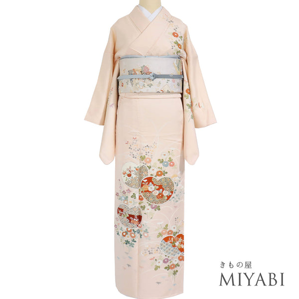 訪問着 リサイクル 身丈159cm 裄64.4cm 袷 橘型に菊や桐柄 刺繍 ピンク Mサイズ セミフォーマル お洒落 正絹 広衿 Aランク