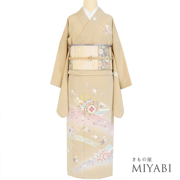 訪問着 リサイクル 身丈158cm 裄64.4cm 袷 菱柄 華紋柄 小花柄 金駒刺繍 ベージュ Mサイズ セミフォーマル 正絹 広衿 Sランク