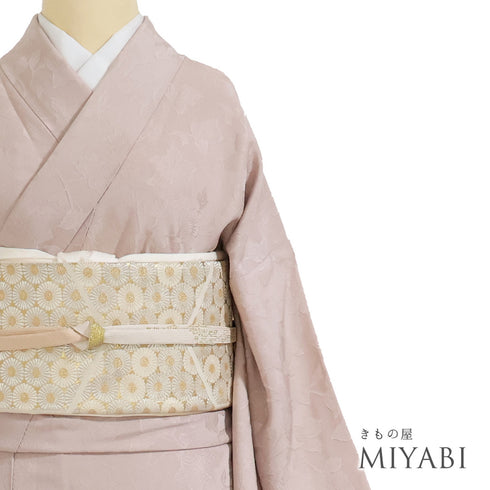 色無地 リサイクル 身丈158cm 裄66cm 袷 花に蔦に唐草柄 地紋 ピンク Mサイズ セミフォーマル 一つ紋 正絹 広衿 地紋あり Aランク
