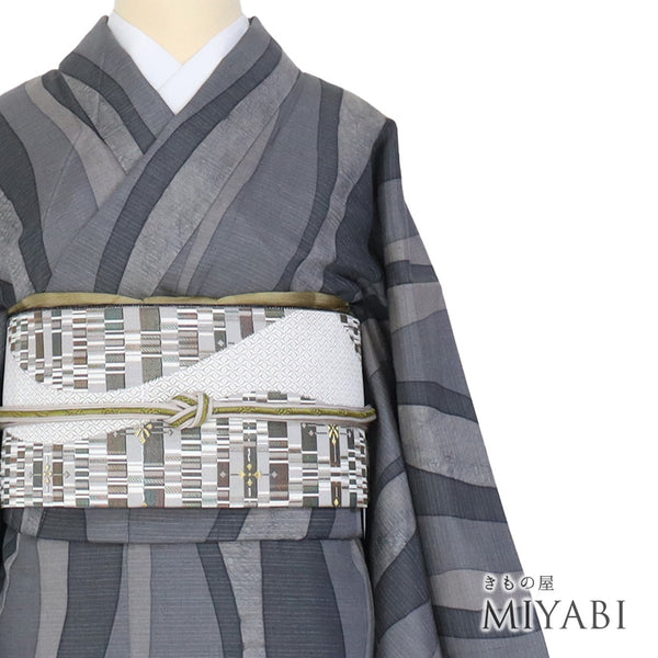 結城紬 リサイクル 身丈155.8cm 裄64.8cm 袷 立てよろけ縞柄 グレー Mサイズ お洒落 カジュアル 証紙 正絹 広衿 Sランク