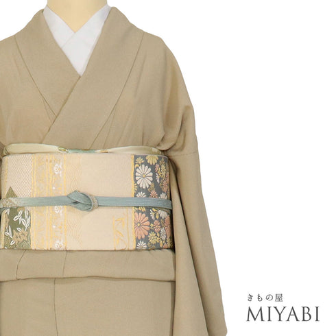 色無地 リサイクル 身丈160cm 裄63.2cm 袷 ベージュ Mサイズ フォーマル セミフォーマル 一つ紋 正絹 広衿 地紋なし Sランク IR-330