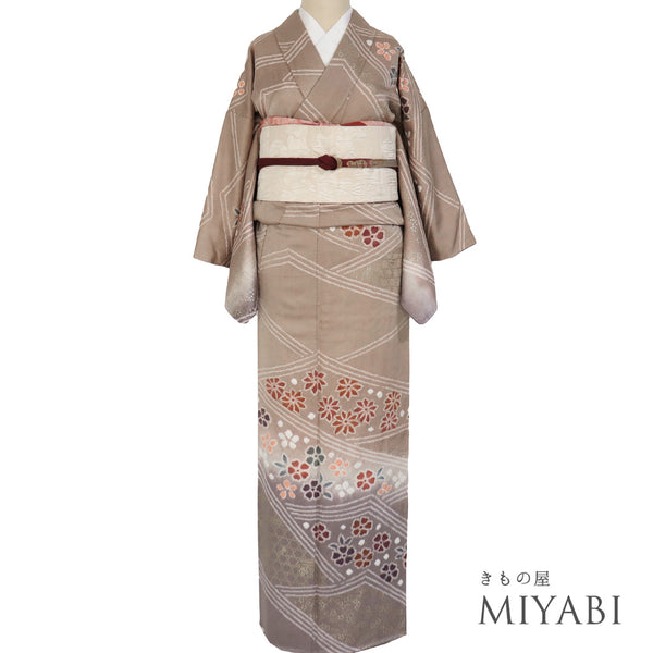 訪問着 リサイクル 身丈157.7cm 裄62.6cm 袷 絞り 山線に花模様 箔 ブラウン Mサイズ お洒落 しつけ糸 正絹 広衿 Sランク