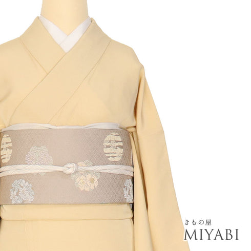 色無地 リサイクル 身丈157.5cm 裄66.8cm 袷 ベージュ Mサイズ お洒落 正絹 広衿 地紋なし Aランク