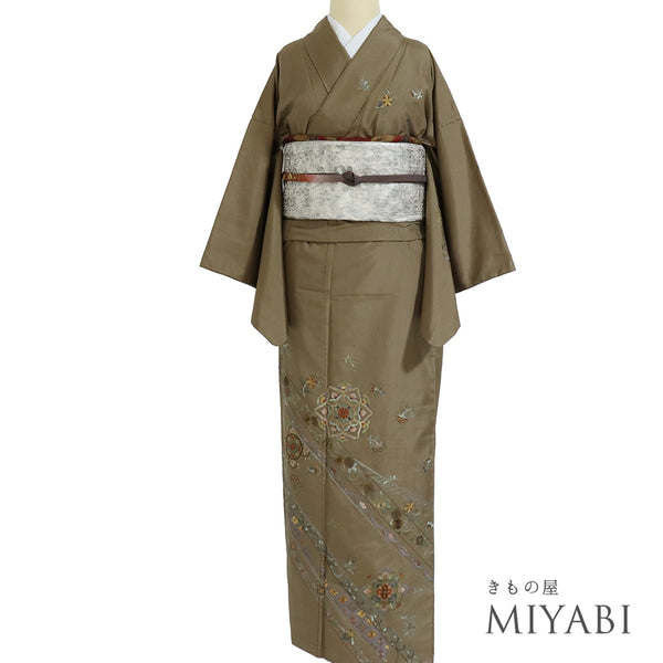 訪問着 リサイクル 身丈159cm 裄65cm 袷 紬 刺繍 華文柄 ゆったり ブラウン Mサイズ お洒落 正絹 広衿 Sランク