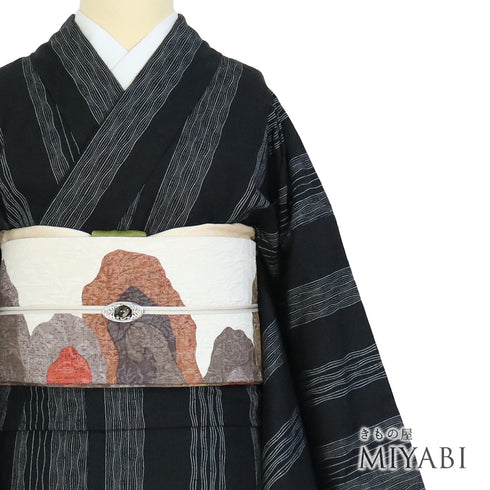 紬 リサイクル 身丈166cm 裄67.2cm 袷 よろけじま柄 三代目市三郎 ブラック LLサイズ お洒落 証紙 しつけ糸 正絹 広衿 Sランク