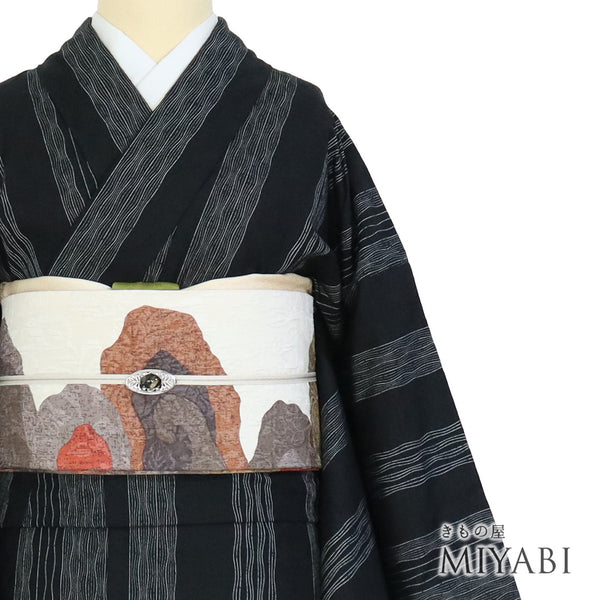 紬 リサイクル 身丈166cm 裄67.2cm 袷 よろけじま柄 三代目市三郎 ブラック LLサイズ お洒落 証紙 しつけ糸 正絹 広衿 Sランク