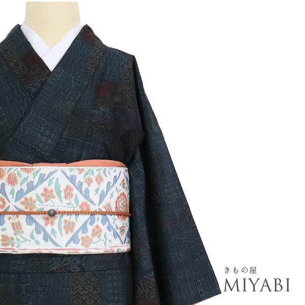 本場大島紬 リサイクル 身丈159.5cm 裄63.2cm 袷 伝統工芸柄 ネイビー Mサイズ カジュアル 証紙 正絹 広衿 Sランク