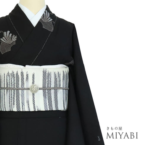 大島紬 リサイクル 身丈163.8cm 裄66.8cm 袷 地紙にデザイン蝶柄 ブラック Lサイズ お洒落 カジュアル 証紙 しつけ糸 正絹 広衿 Sランク