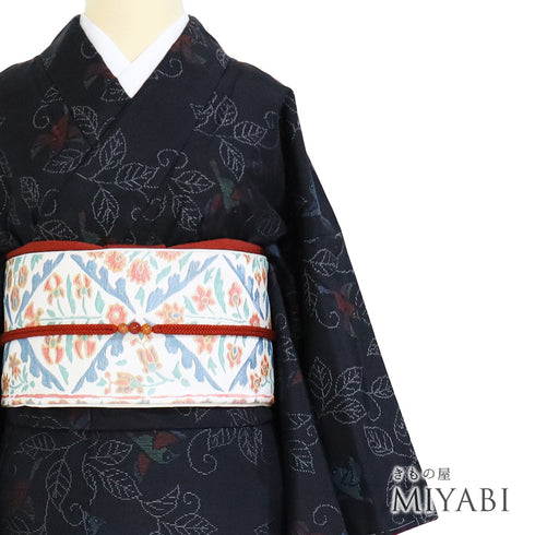 大島紬 リサイクル 身丈158.7cm 裄64.8cm 袷 鳥や葉枝柄 ブラック Mサイズ カジュアル お洒落 しつけ糸 正絹 広衿 Sランク