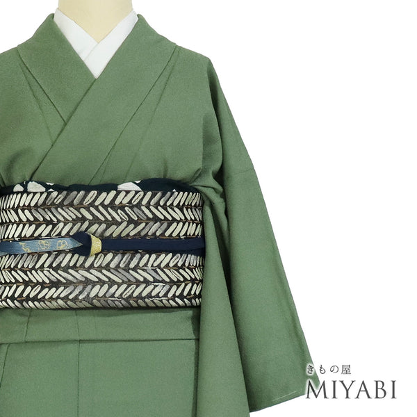 色無地 リサイクル 身丈161cm 裄64.2cm 袷 グリーン Lサイズ セミフォーマル 落款 一つ紋 しつけ糸 正絹 広衿 地紋あり Sランク