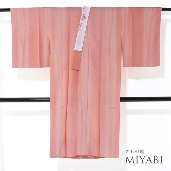 長襦袢 リサイクル 長襦袢 身丈119.5cm 裄63.2cm 袷 縞ぼかし柄 後身頃居敷当て付き 刺繍半衿 ピンク Sサイズ 正絹 袖無双 新品・未使用品