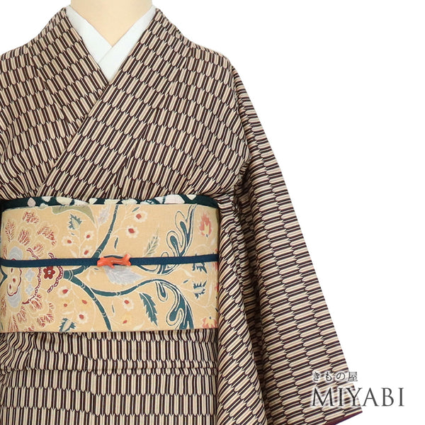 紬 リサイクル 身丈159cm 裄63.2cm 袷 大島紬 矢羽根柄 芭蕉庵 染め ブラウン Mサイズ お洒落 正絹 広衿 Sランク