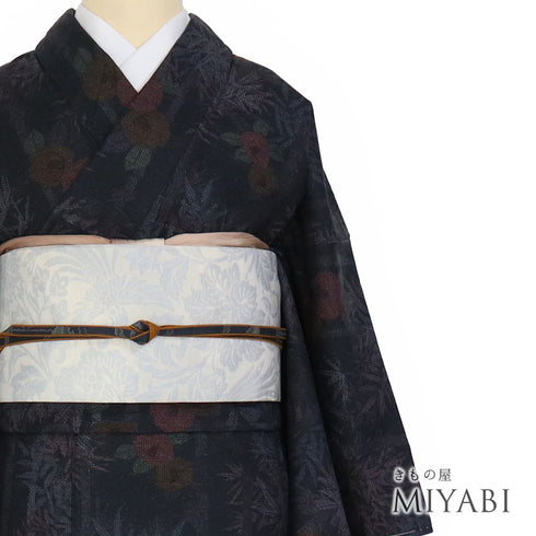 紬 リサイクル 身丈159.4cm 裄64.4cm 袷 染め紬 竹や椿柄 ネイビー Mサイズ お洒落 カジュアル しつけ糸 正絹 広衿 Sランク