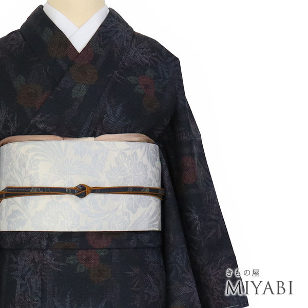 紬 リサイクル 身丈159.4cm 裄64.4cm 袷 染め紬 竹や椿柄 ネイビー Mサイズ お洒落 カジュアル しつけ糸 正絹 広衿 Sランク