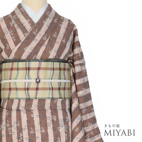 小紋 リサイクル 身丈151.8cm 裄67.8cm 袷 縦縞に花柄 地紋 パールトーン加工 ブラウン Sサイズ お洒落 カジュアル 正絹 広衿 Sランク