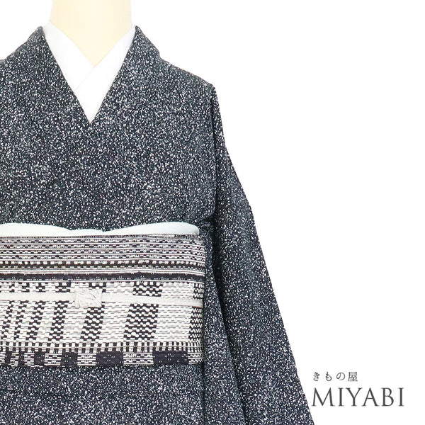 小紋 リサイクル 身丈157.3cm 裄65.2cm 袷 たたき柄 地紋 ブラック Mサイズ お洒落 正絹 広衿 Sランク