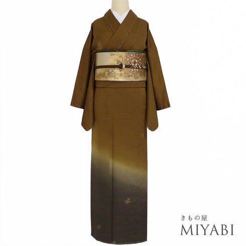 訪問着 リサイクル 身丈159cm 裄65.8cm 袷 斜めぼかし柄 利男 ブラウン Mサイズ お洒落 セミフォーマル 落款 しつけ糸 正絹 広衿 Sランク