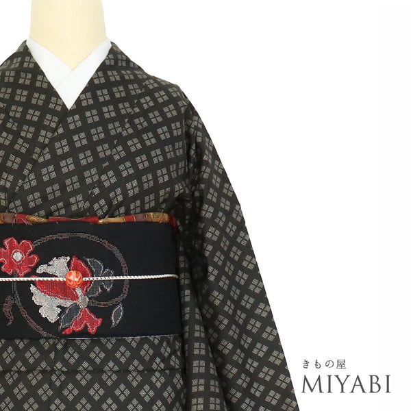 紬 リサイクル 身丈158.5cm 裄66.8cm 袷 菱文様柄 ブラウン Mサイズ お洒落 カジュアル 正絹 広衿 Aランク