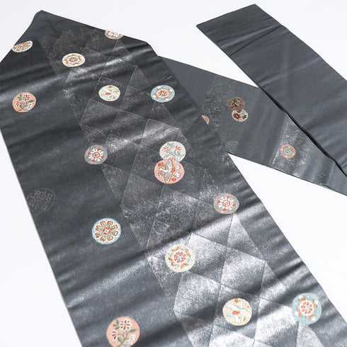 名古屋帯 リサイクル 帯丈368.5cm ポイント柄 華文 鳥柄 花柄 グレー Mサイズ 正絹 Sランク お洒落