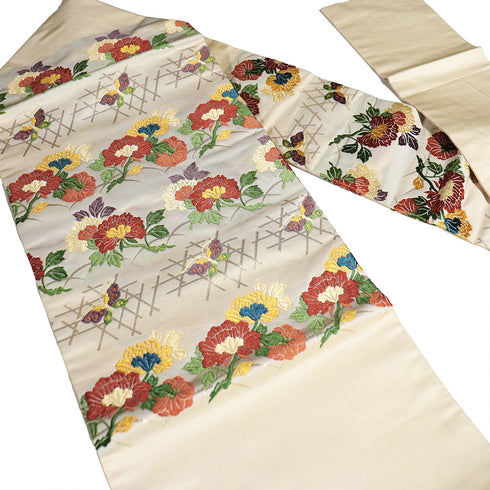 名古屋帯 リサイクル 帯丈355cm 六通 花柄 蝶柄 刺繍 ベージュ Sサイズ 正絹 Aランク お洒落