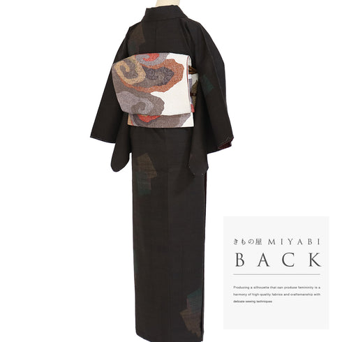 紬 リサイクル 身丈156cm 裄62.6cm 袷 色紙柄 ブラック Mサイズ カジュアル お洒落 しつけ糸 正絹 広衿 Sランク