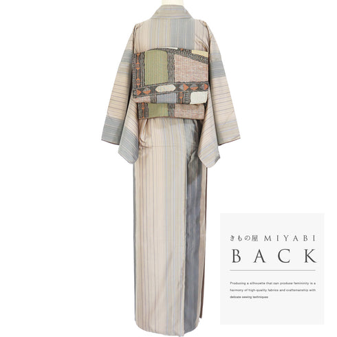 大島紬 リサイクル 身丈160cm 裄65.4cm 袷 縞格子柄 ベージュ Mサイズ お洒落 カジュアル 証紙 正絹 バチ衿 Sランク