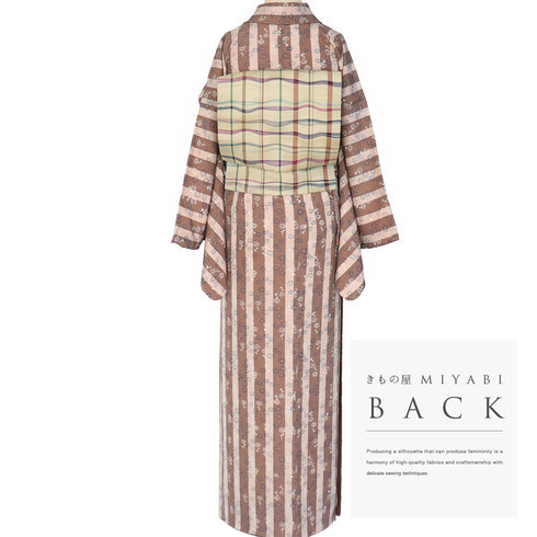 小紋 リサイクル 身丈151.8cm 裄67.8cm 袷 縦縞に花柄 地紋 パールトーン加工 ブラウン Sサイズ お洒落 カジュアル 正絹 広衿 Sランク