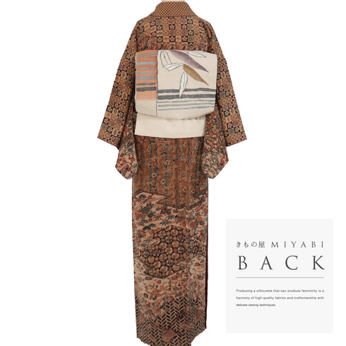 付下げ リサイクル 身丈160.4cm 裄62.8cm 袷 付下げ小紋 型染め 茶道具に松竹梅柄 ブラウン Mサイズ お洒落 正絹 広衿 Sランク