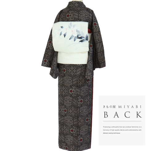 大島紬 リサイクル 身丈162.2cm 裄66cm 袷 デザイン亀甲柄 ブラウン Lサイズ お洒落 カジュアル 証紙 正絹 広衿 Sランク