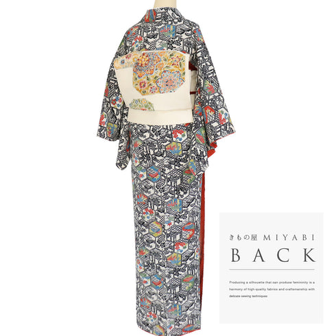 小紋 リサイクル 身丈151.7cm 裄61.2cm 袷 亀甲に松竹梅 アイボリー Sサイズ お洒落 正絹 広衿 Sランク