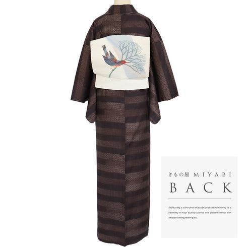 紬 リサイクル 身丈149.7cm 裄63cm 袷 風通織 桐生絞り 横段柄 ブラウン SSサイズ お洒落 しつけ糸 正絹 広衿 Sランク