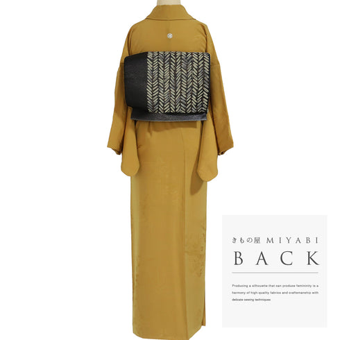 色無地 リサイクル 身丈153.5cm 裄63cm 袷 山に木立柄 イエロー Sサイズ セミフォーマル 一つ紋 正絹 広衿 地紋あり Sランク