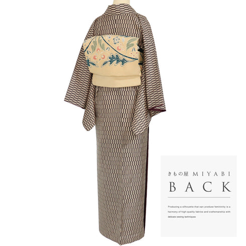 紬 リサイクル 身丈159cm 裄63.2cm 袷 大島紬 矢羽根柄 芭蕉庵 染め ブラウン Mサイズ お洒落 正絹 広衿 Sランク