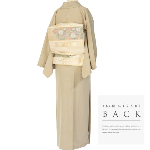 色無地 リサイクル 身丈160cm 裄63.2cm 袷 ベージュ Mサイズ フォーマル セミフォーマル 一つ紋 正絹 広衿 地紋なし Sランク IR-330